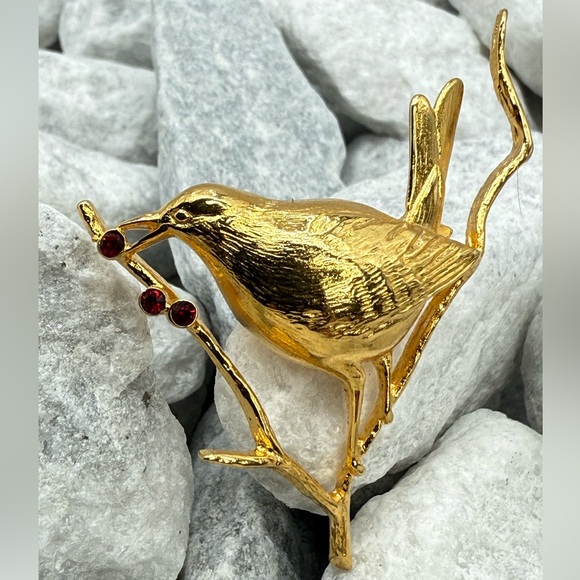 Vintage Joan Rivers Bird on Branch Brooch Gold Tone Ruby Red Rhinestone Berries - Picture 16 of 17